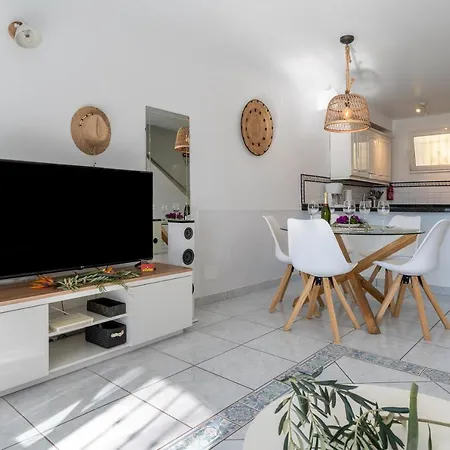 Sea Front House Macarena C