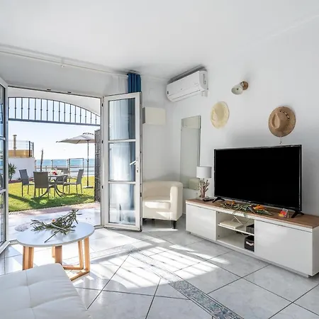 Sea Front House Macarena C בית נופש *