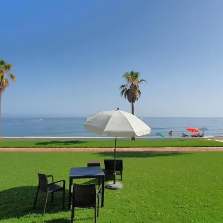 Sea Front House Macarena C בית נופש *